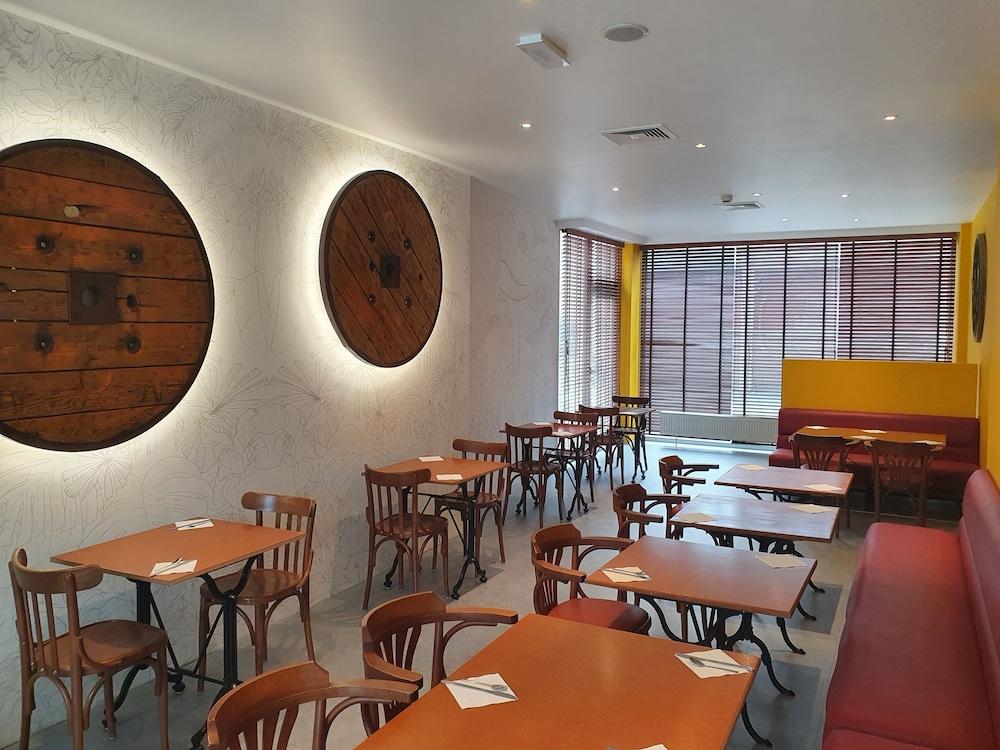 restaurant cafeteria