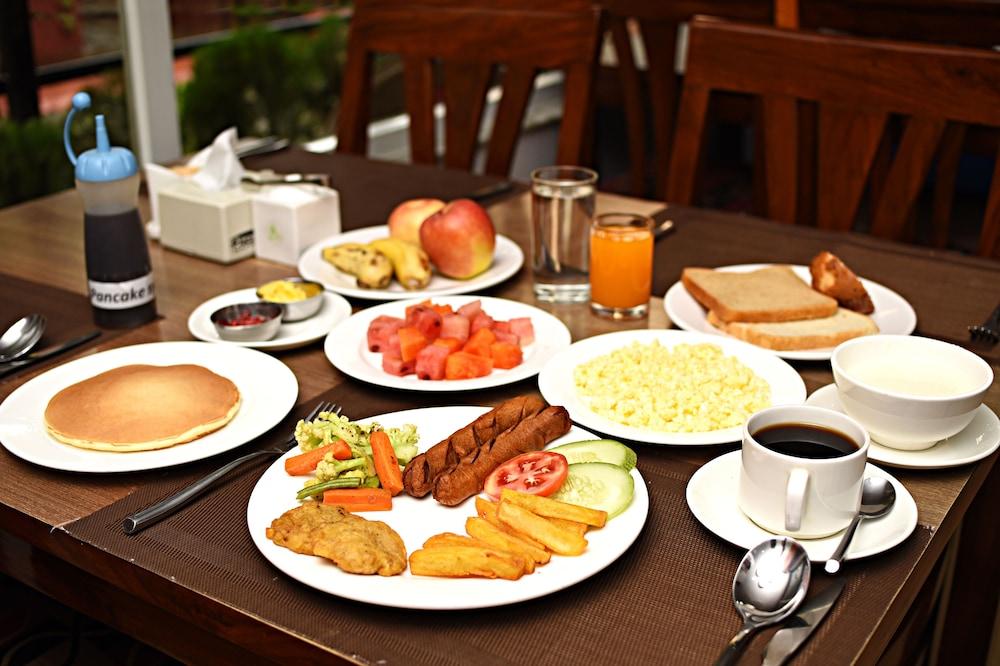 restaurant cafeteria
