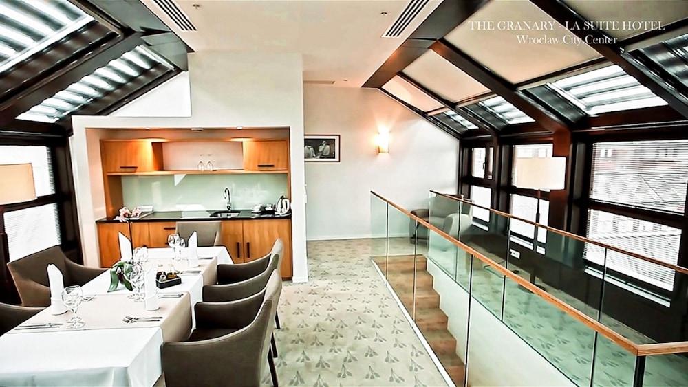 restaurant cafeteria
