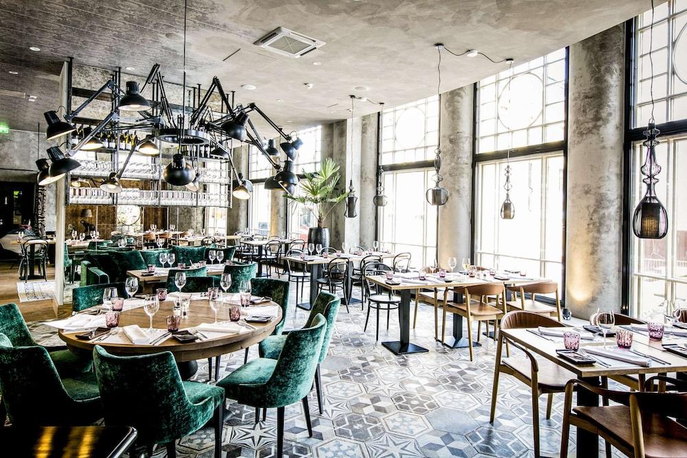 restaurant cafeteria