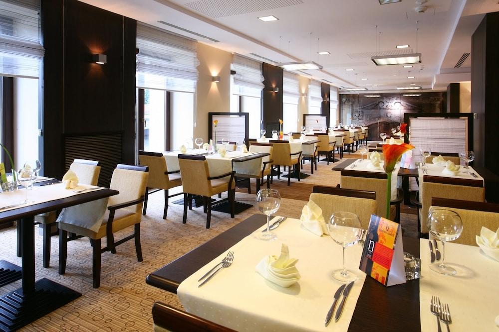restaurant cafeteria