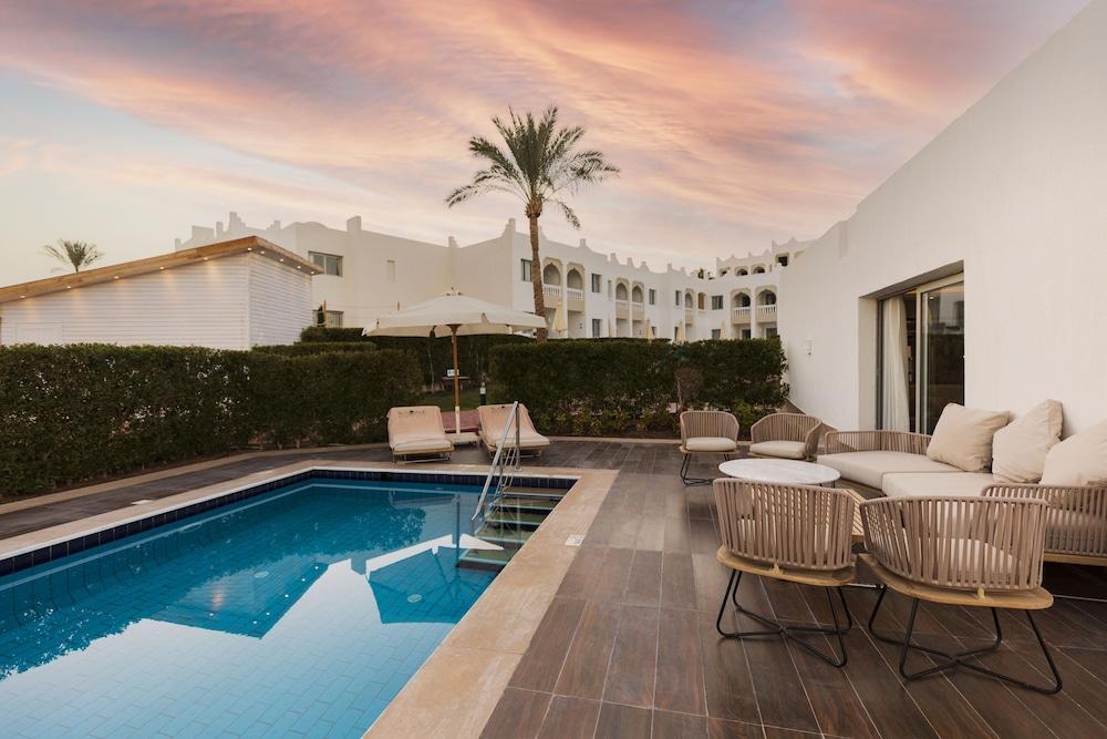 swimming pool spa
