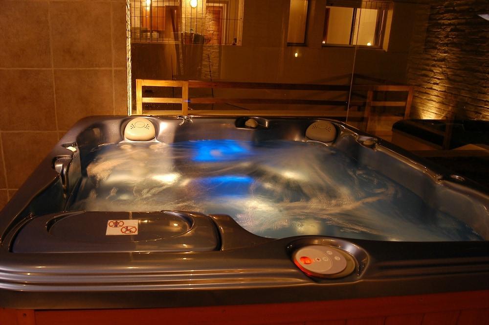 swimming pool spa