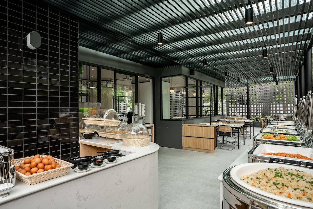 restaurant cafeteria