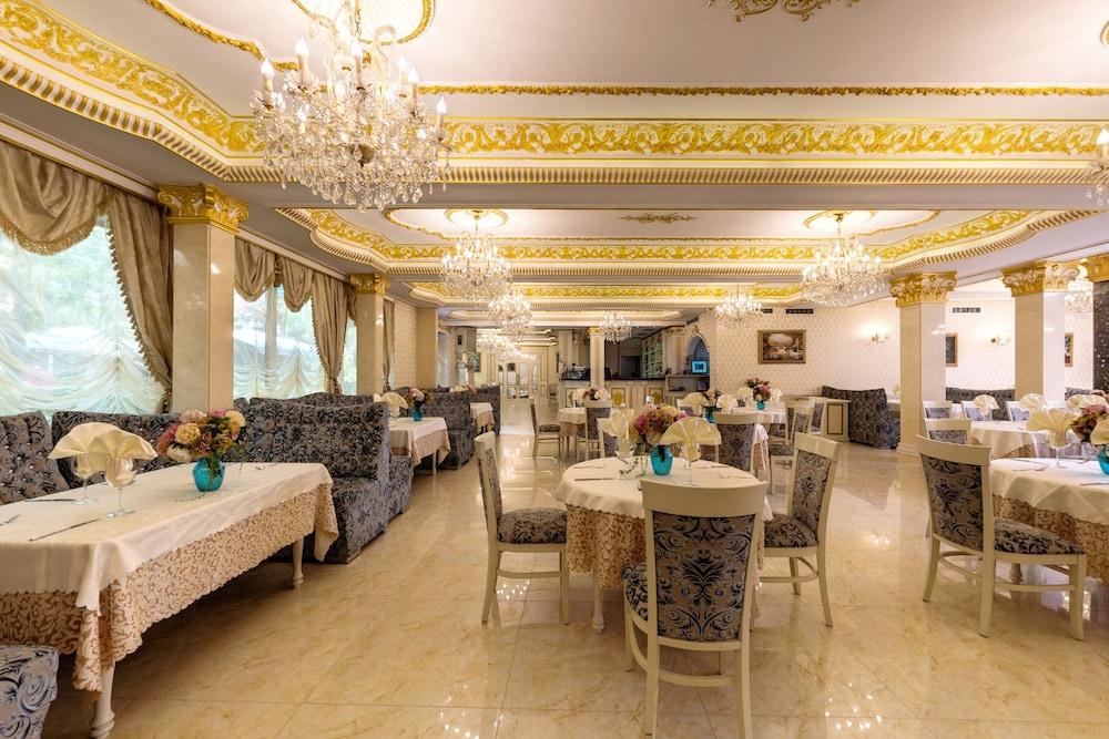 restaurant-cafeteria