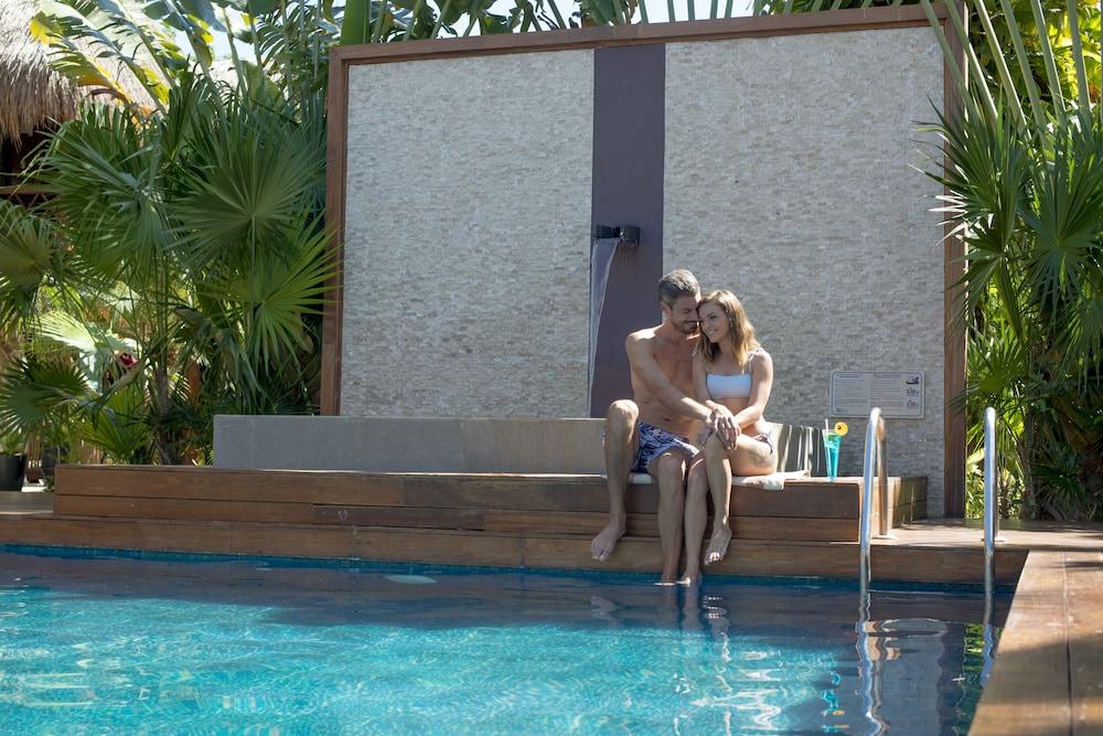 swimming pool spa