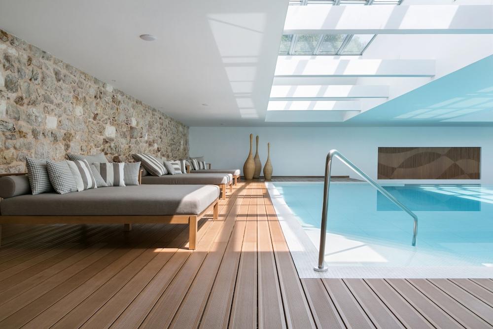 swimming pool spa
