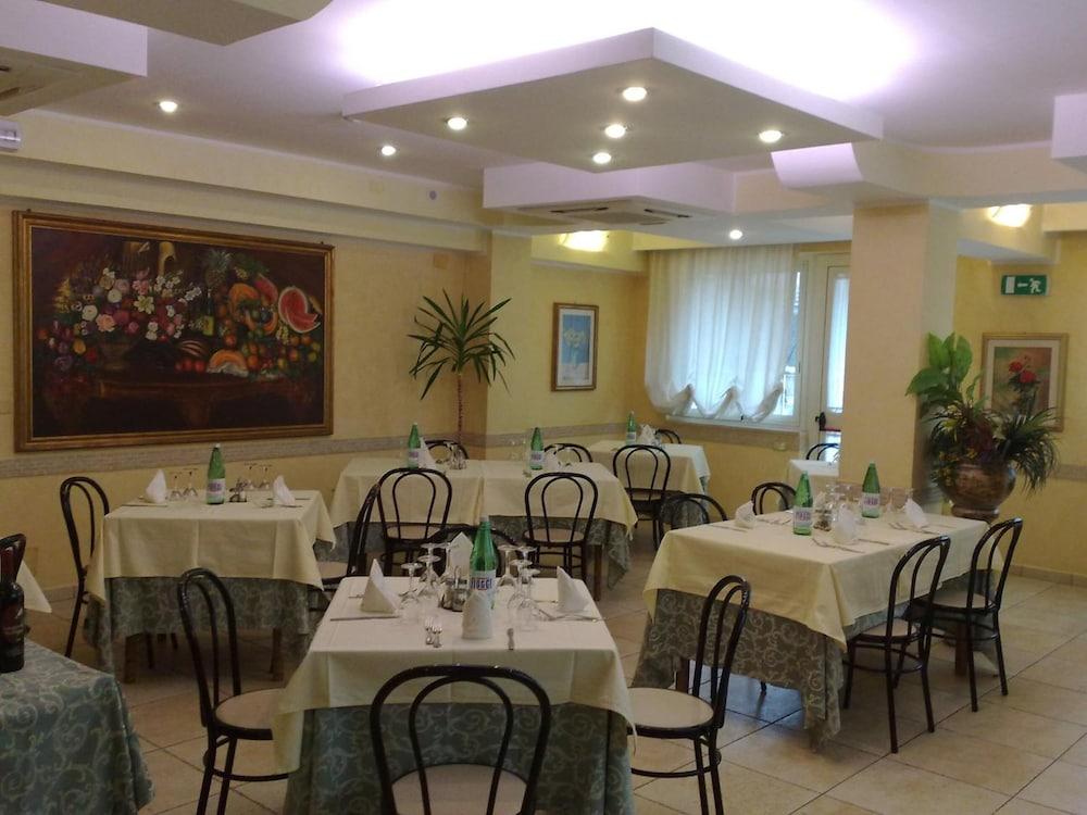 restaurant-cafeteria