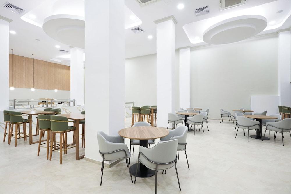 restaurant cafeteria