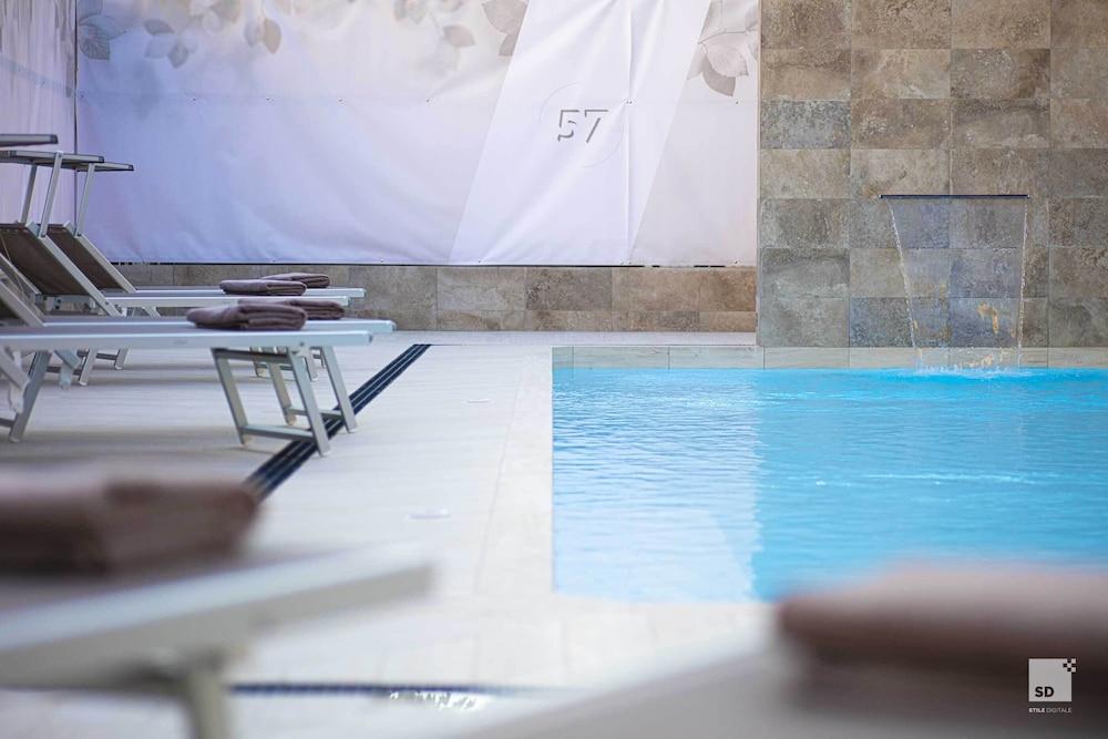 swimming pool spa