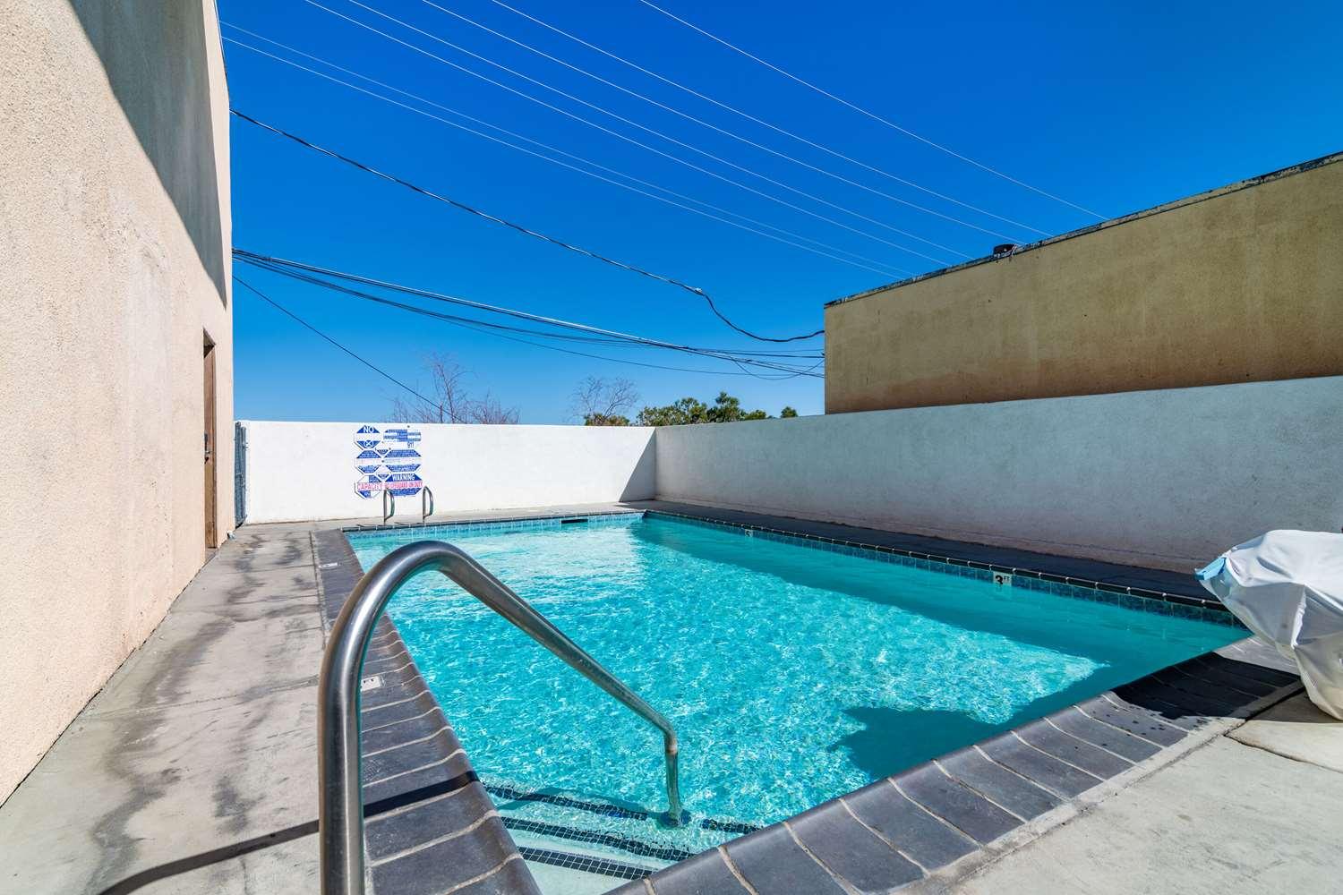 swimming pool spa
