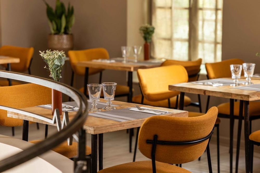 restaurant cafeteria