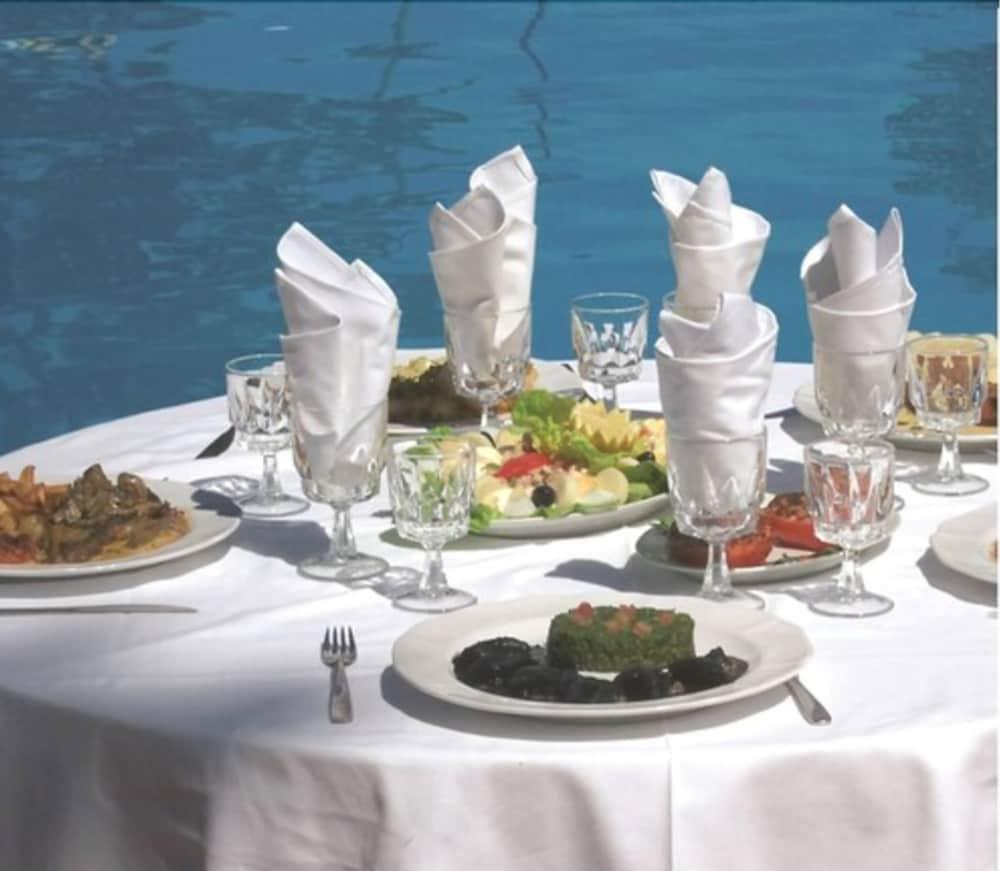 restaurant cafeteria