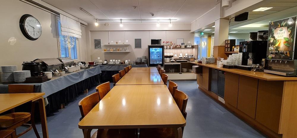 restaurant-cafeteria