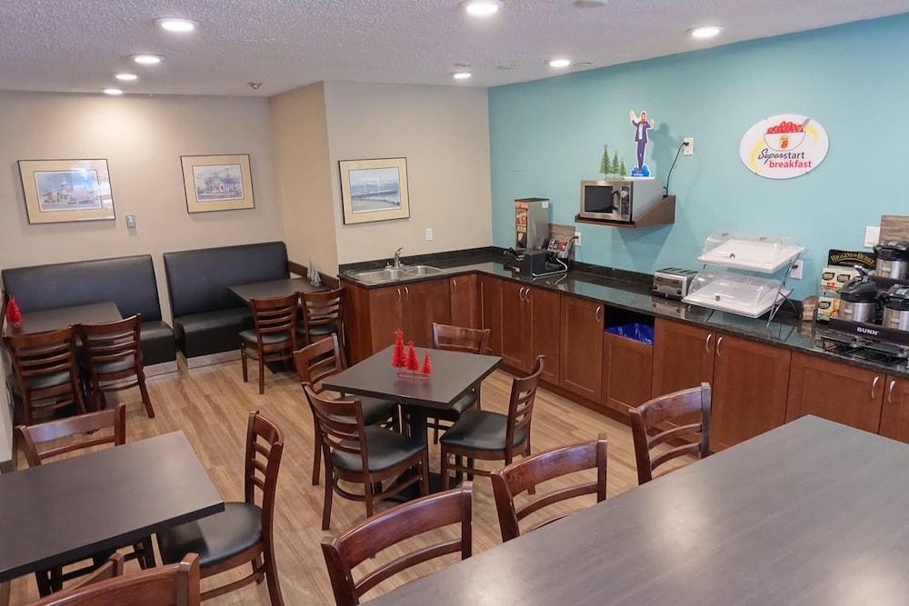 restaurant cafeteria