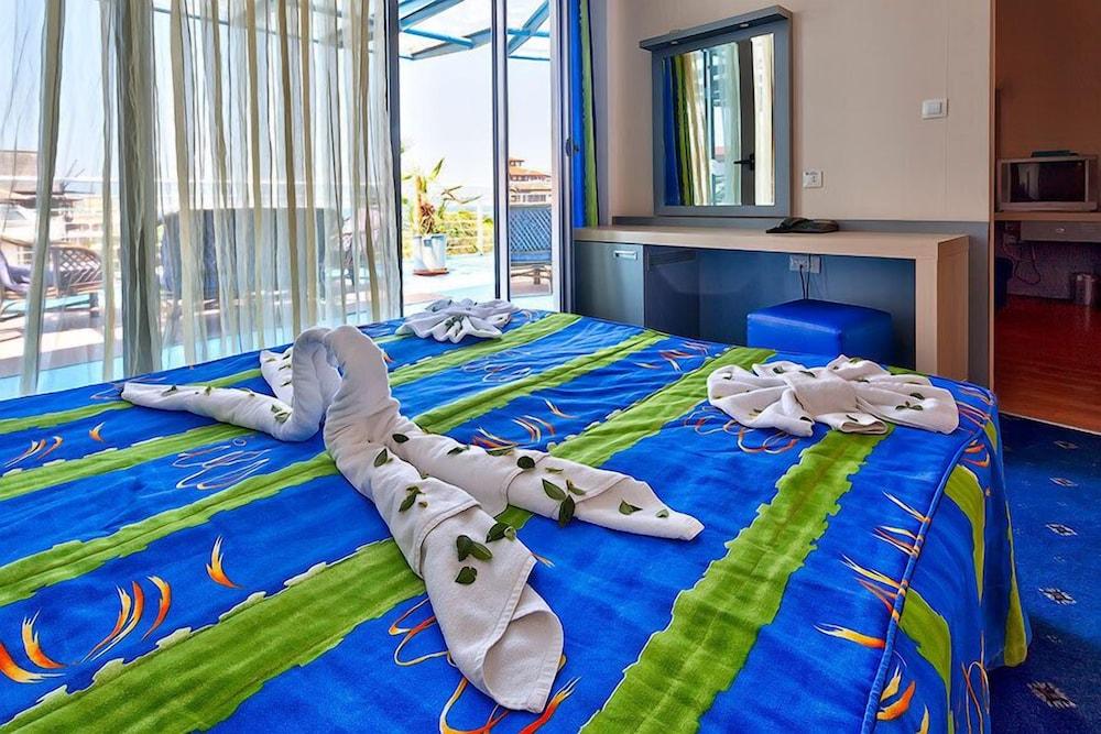 swimming pool spa