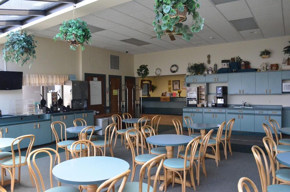 restaurant cafeteria
