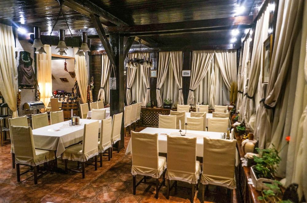 restaurant cafeteria