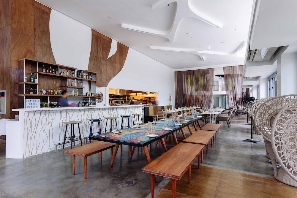 restaurant cafeteria