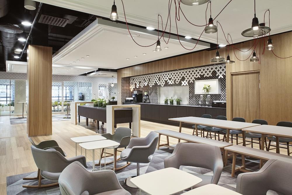 restaurant cafeteria