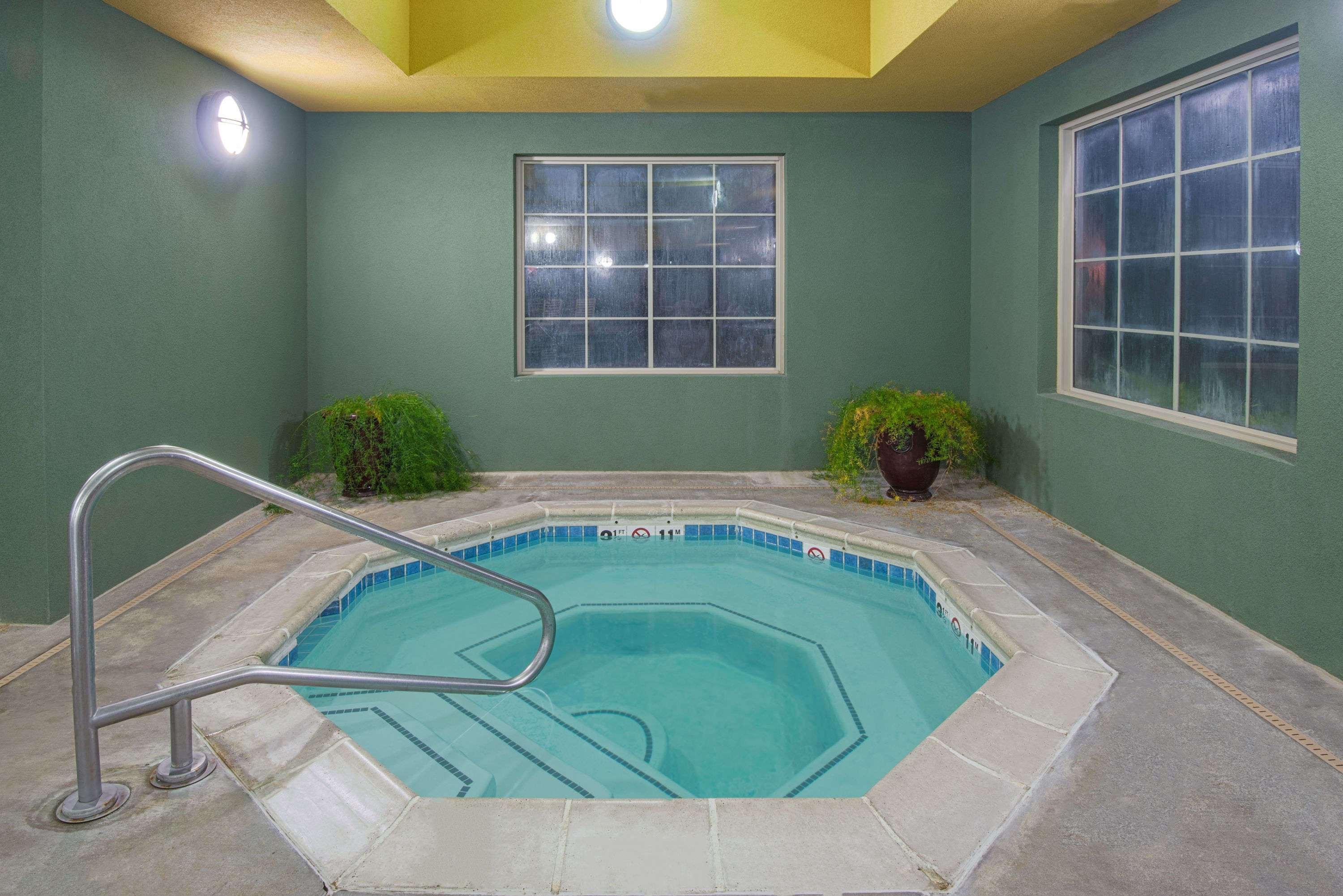 swimming pool spa