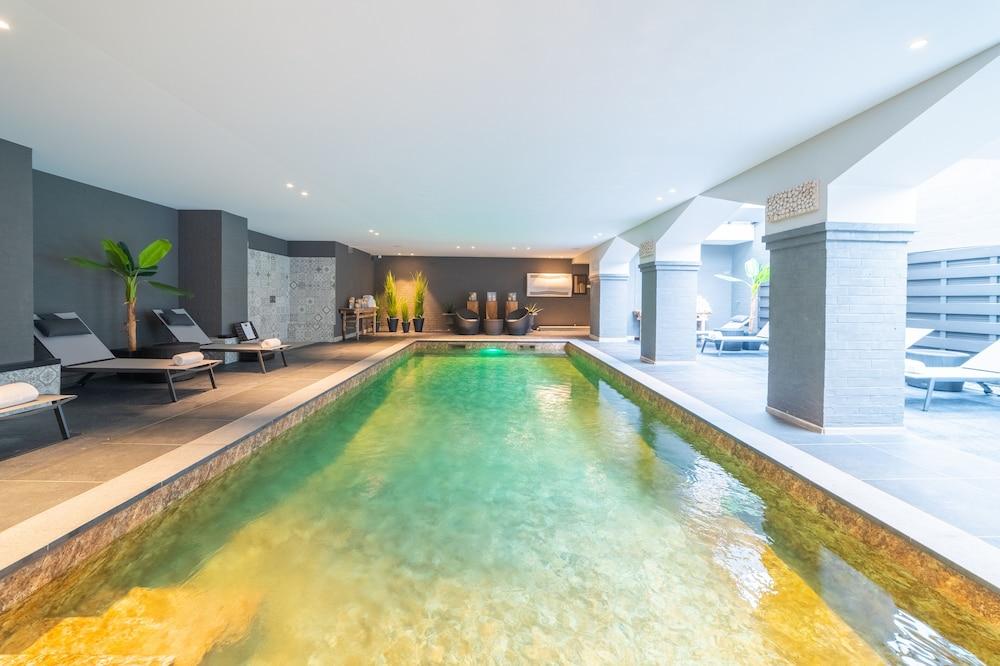 swimming pool spa