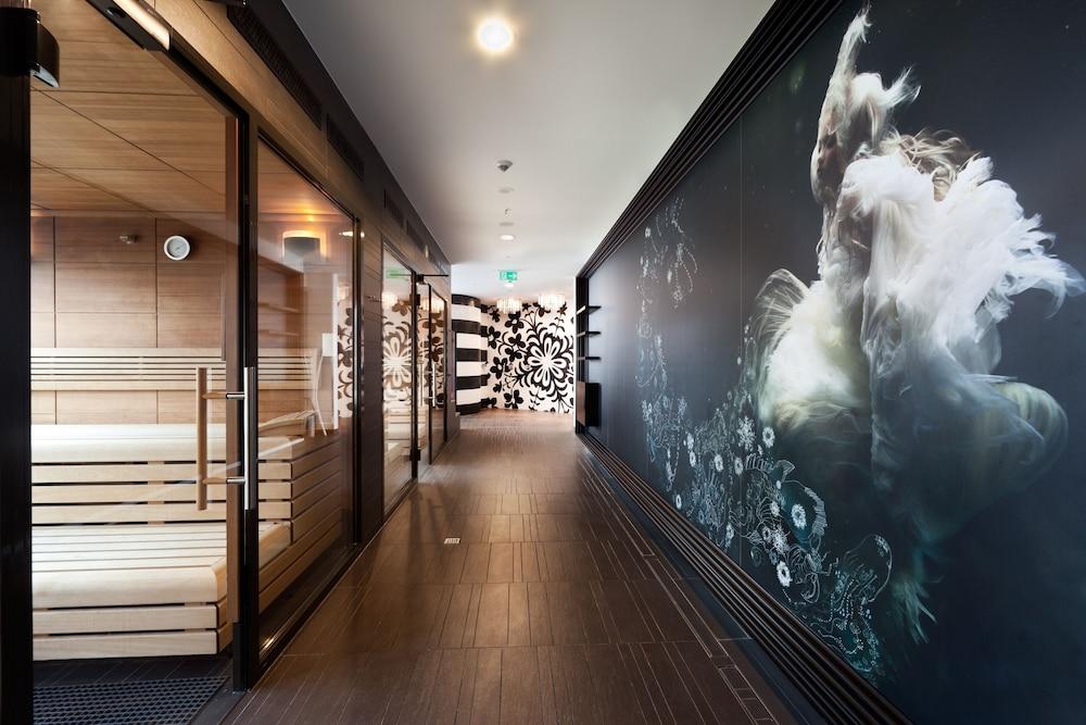 swimming pool spa