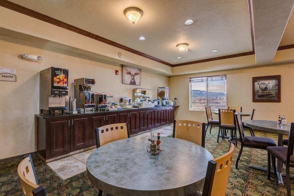 restaurant cafeteria
