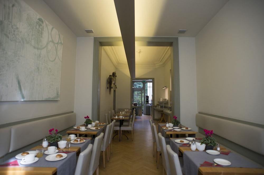 restaurant-cafeteria