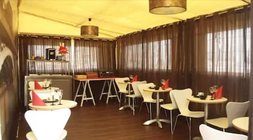 restaurant cafeteria