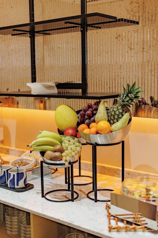 restaurant cafeteria