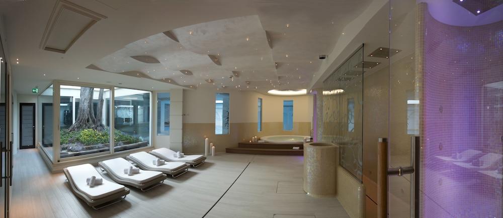swimming pool spa