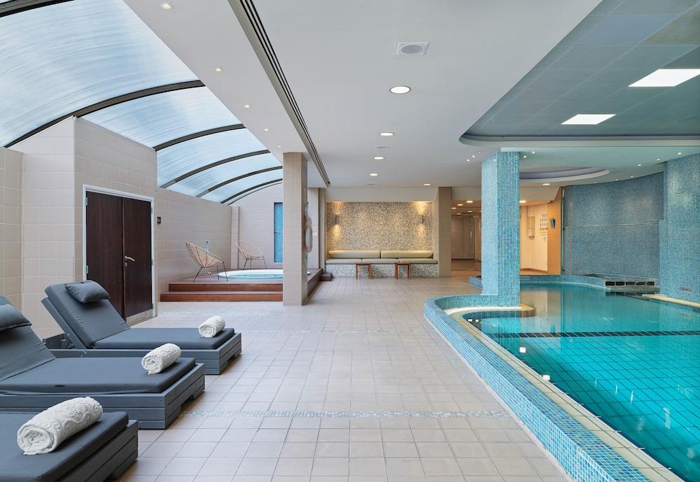 swimming pool spa