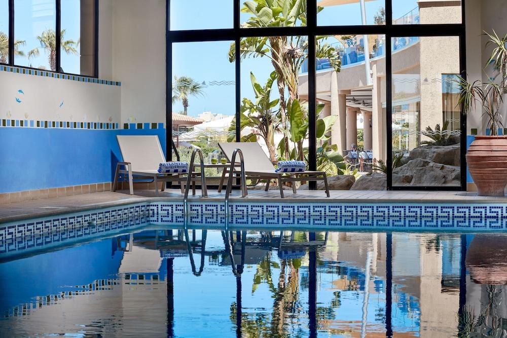 swimming pool spa