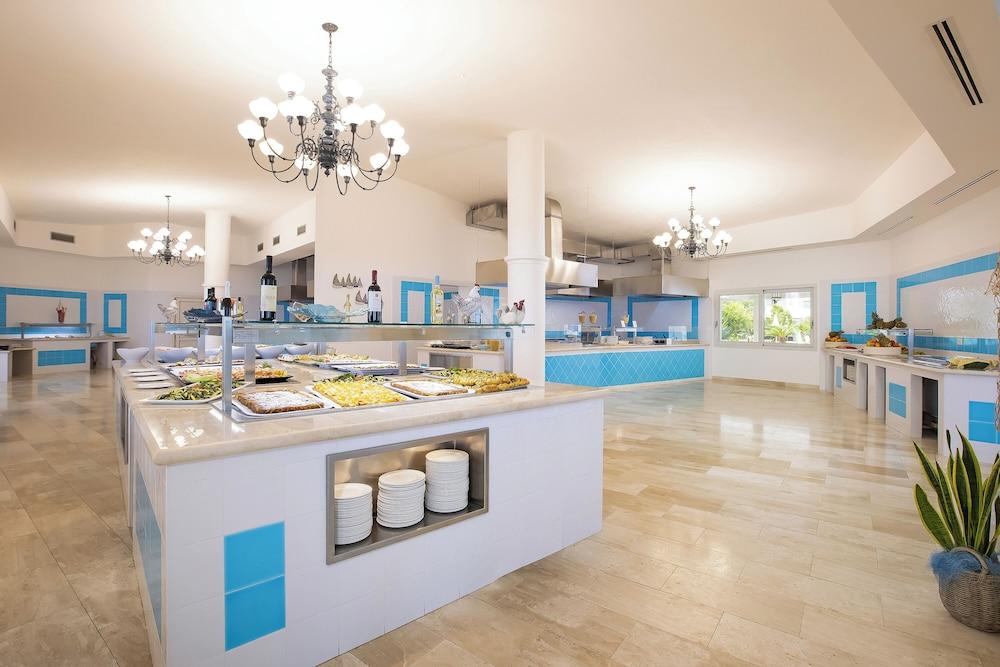 restaurant cafeteria