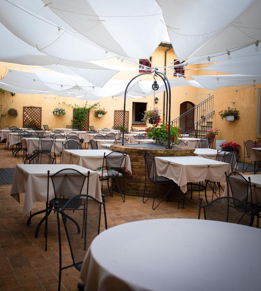 restaurant cafeteria