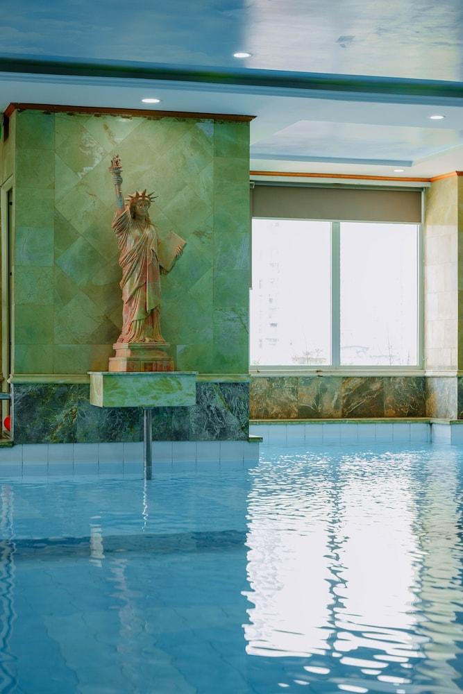 swimming pool spa