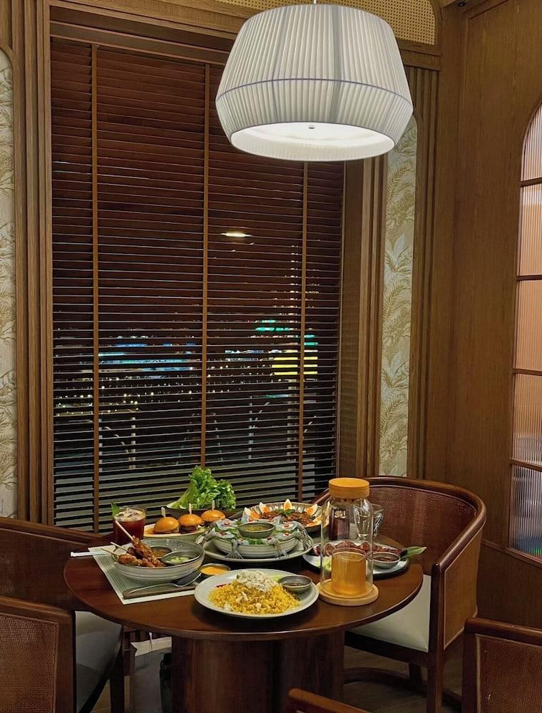 restaurant cafeteria