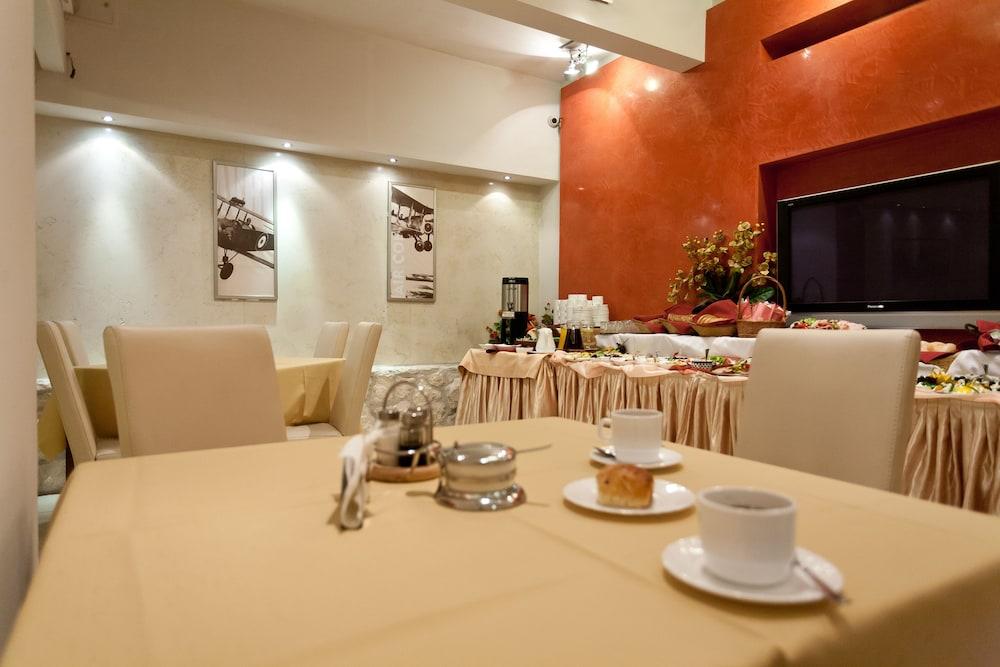 restaurant-cafeteria