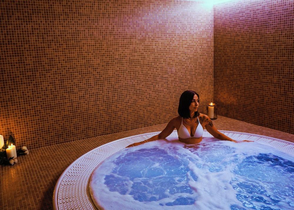 swimming pool spa
