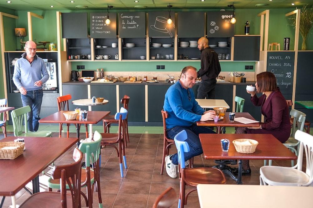 restaurant cafeteria