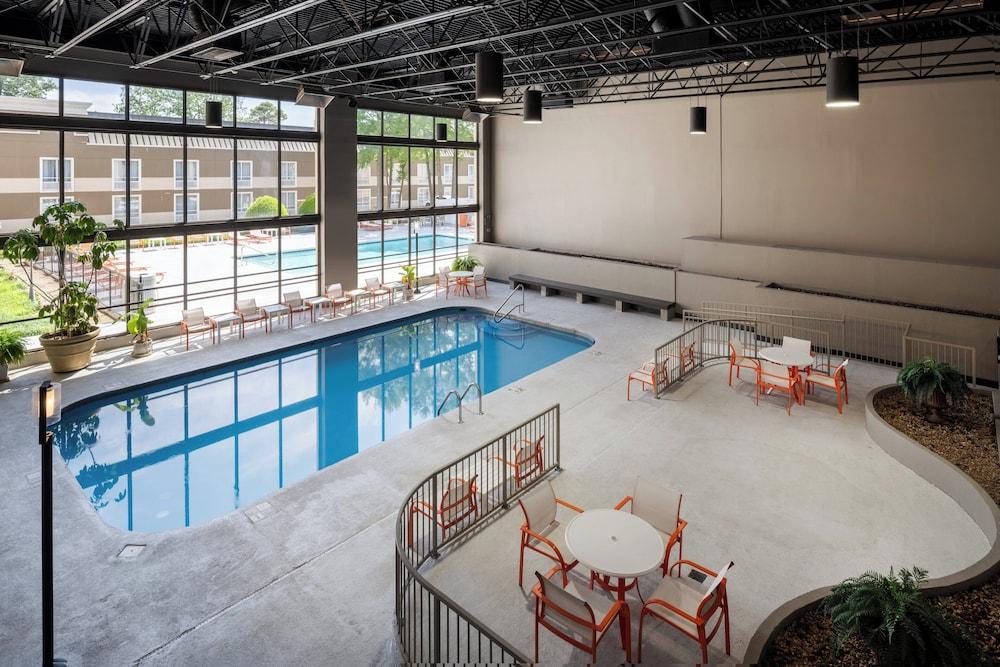 swimming pool spa