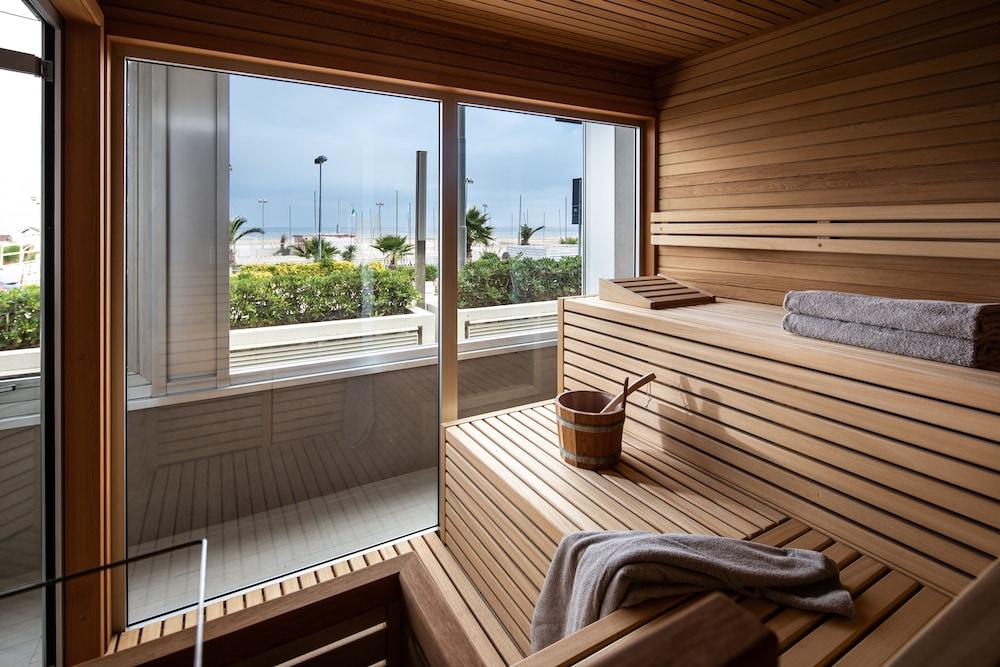 swimming pool spa