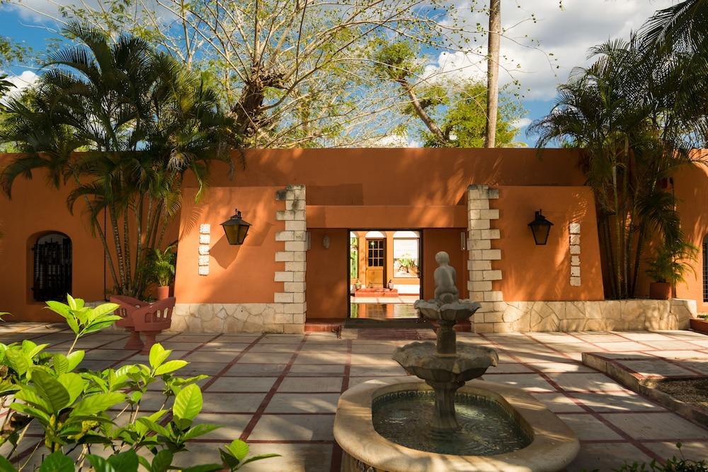 swimming pool spa