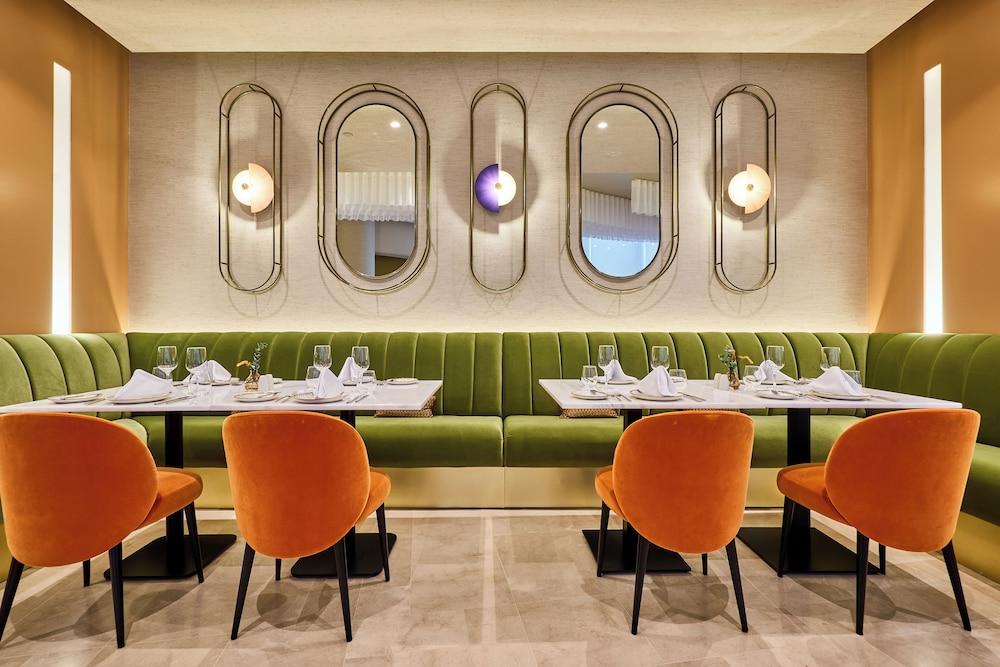 restaurant cafeteria