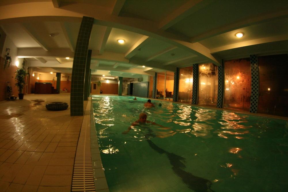 swimming pool spa