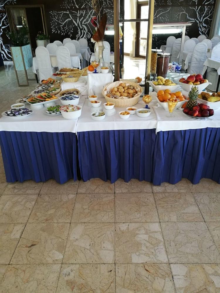 restaurant cafeteria