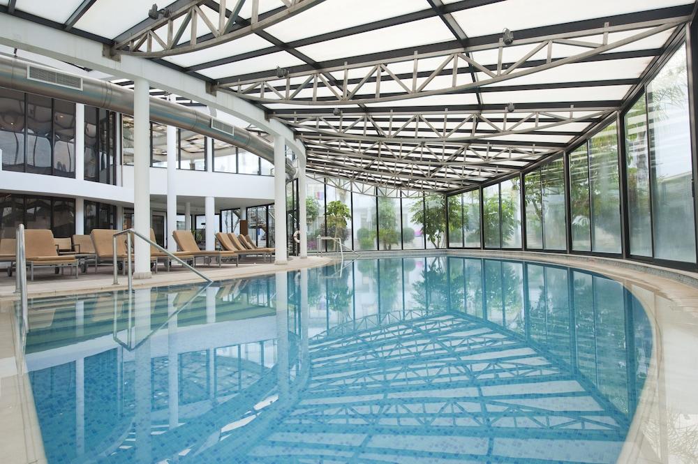 swimming pool spa
