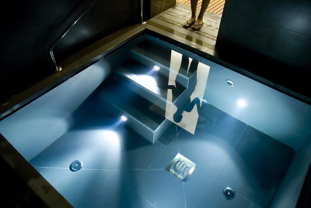 swimming pool spa