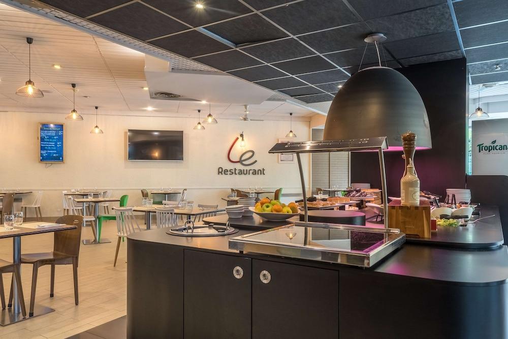 restaurant cafeteria